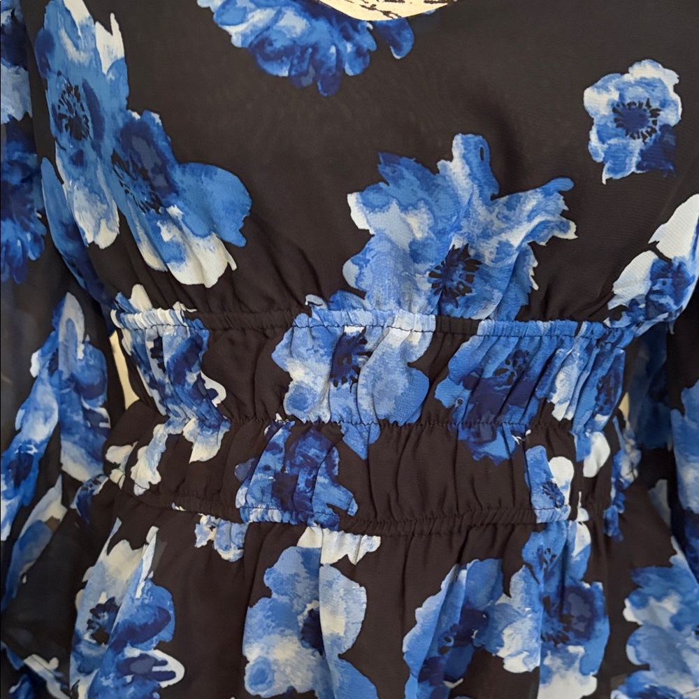 New York & Company Black and Blue Floral Blouse - Picture 2 of 9